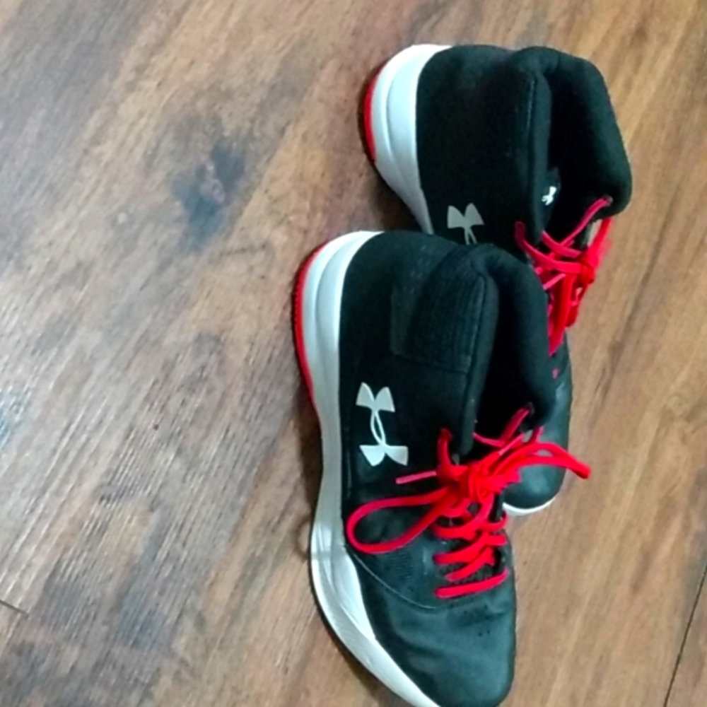 Men's under armour shoes size 8